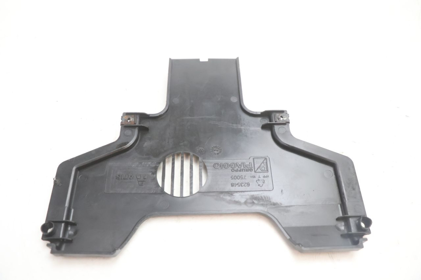 photo de FRONT MIDDLE PANEL PIAGGIO MP3 LT 300 (2010 - 2016) - Zoom on usage condition