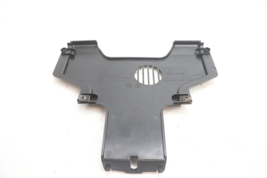 photo de FRONT MIDDLE PANEL PIAGGIO MP3 LT 300 (2010 - 2016) - Alternative perspective