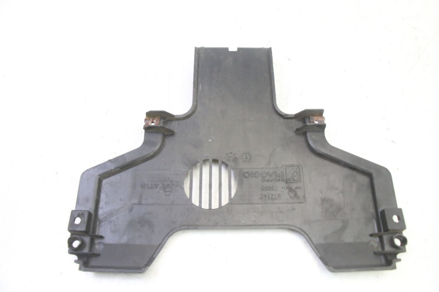 photo de FRONT MIDDLE PANEL PIAGGIO MP3 500 (2014 - 2017) - Alternative perspective