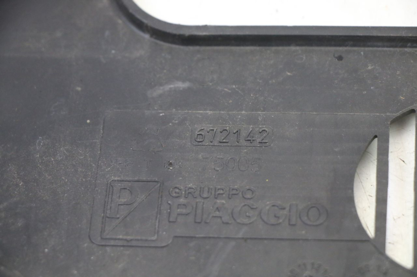 photo de FRONT MIDDLE PANEL PIAGGIO MP3 500 (2014 - 2017) - Technical close-up