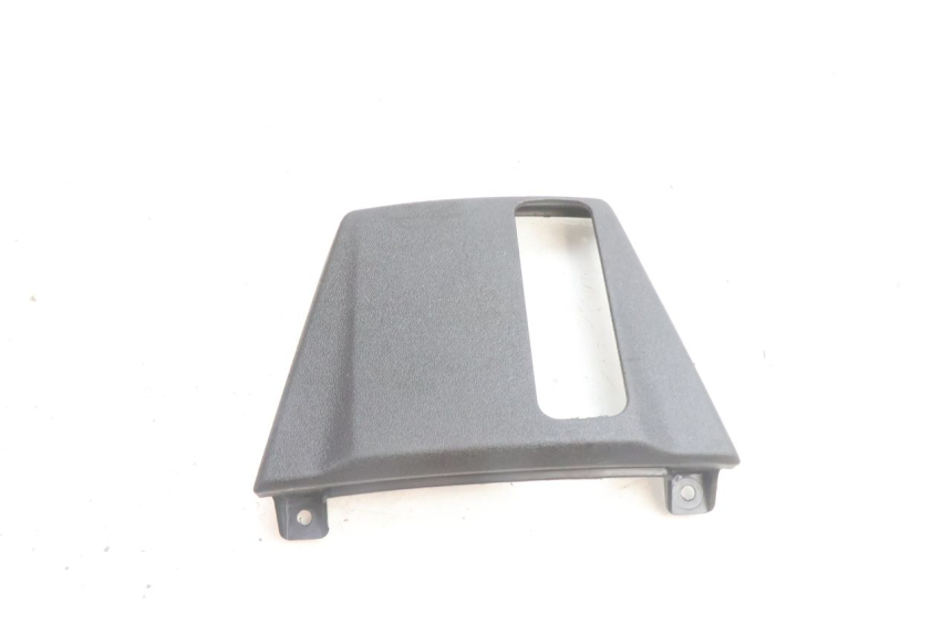 photo de FRONT MIDDLE PANEL PIAGGIO MP3 500 (2016 - 2018) - Zoom on usage condition