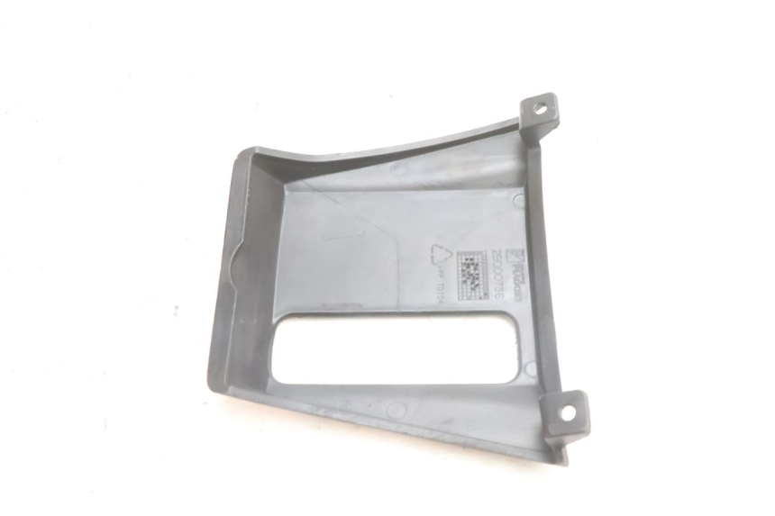 photo de FRONT MIDDLE PANEL PIAGGIO MP3 500 (2016 - 2018) - Technical close-up
