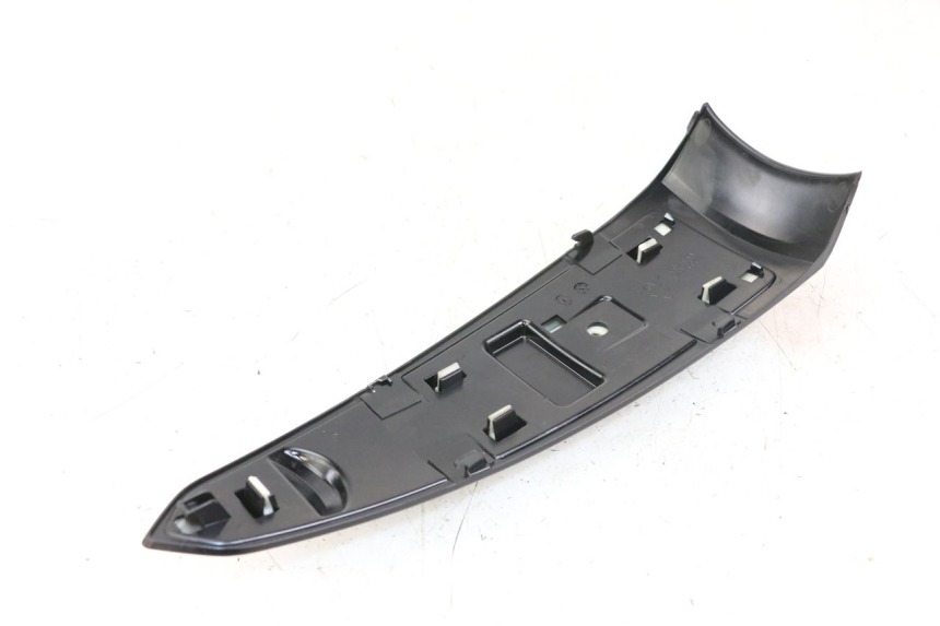 photo de FRONT MIDDLE PANEL PIAGGIO LIBERTY IGET 4T 50 (2021 - 2025) - Alternative perspective