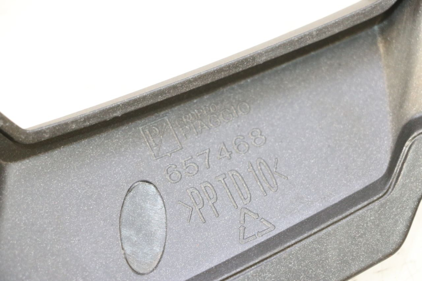 photo de FRONT MIDDLE PANEL APRILIA SR MOTARD 50 (2012 - 2018) - Fixing points details