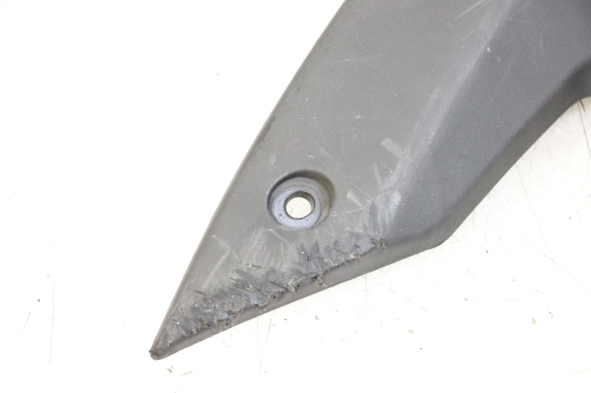 photo de FRONT MIDDLE PANEL PEUGEOT STREETZONE 2T 50 (2014 - 2019) - Technical close-up