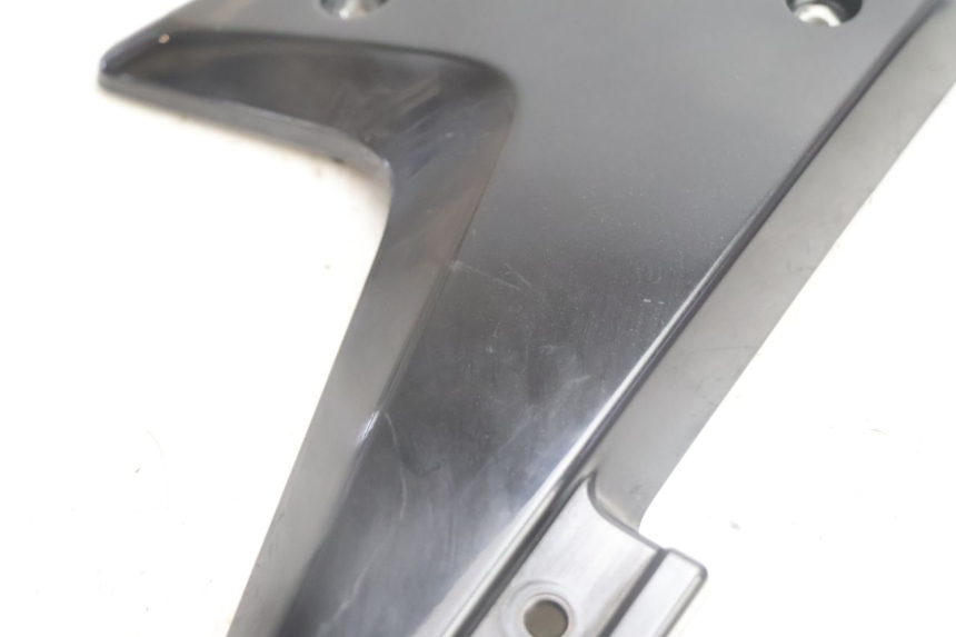 photo de FRONT MIDDLE PANEL PEUGEOT STREETZONE NAKED 2T 50 (2014 - 2018) - Zoom on usage condition