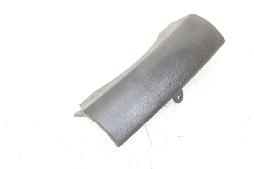 photo de FRONT MIDDLE PANEL  HONDA FES S-WING SWING ABS 125 (2007 - 2015) - Zoom on usage condition