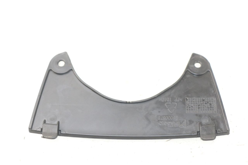 photo de FRONT MIDDLE PANEL  PIAGGIO MP3 HPE 500 (2019 - 2022) - Zoom on usage condition