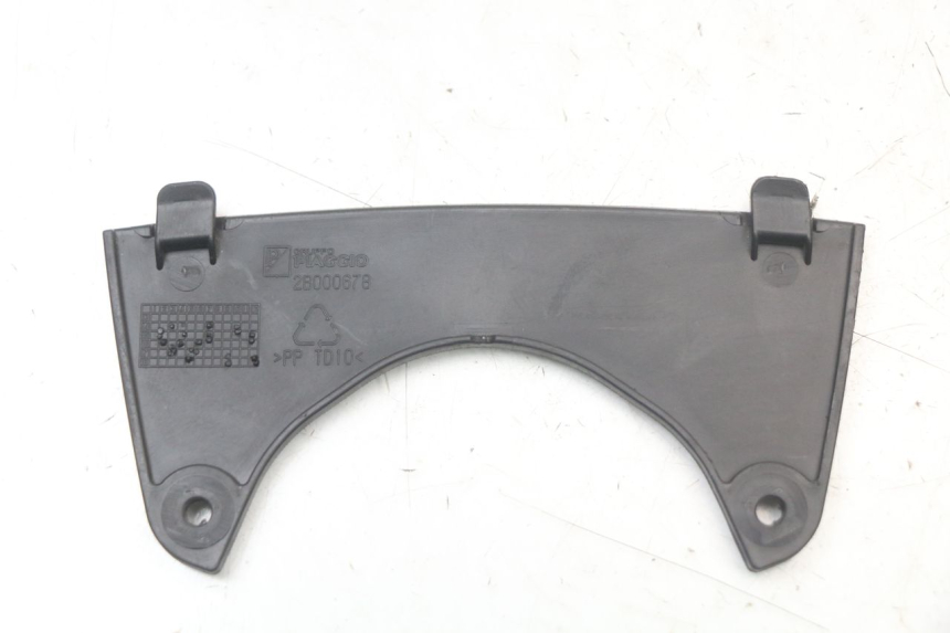 photo de FRONT MIDDLE PANEL PIAGGIO MP3 HPE 350 (2018 - 2020) - Zoom on usage condition