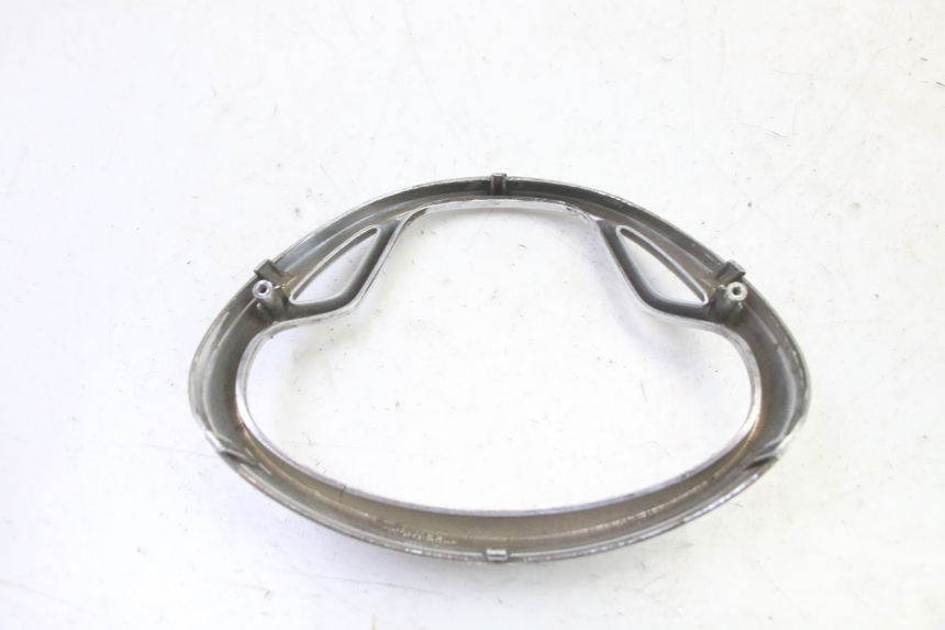 photo de FRONT MIDDLE PANEL  KYMCO LIKE 4T 50 (2019 - 2025) - Fixing points details