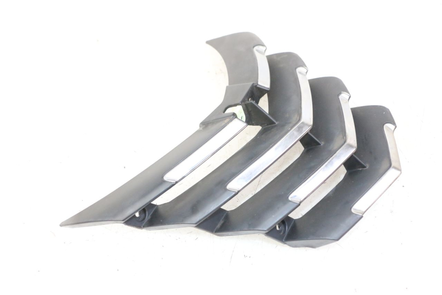 photo de UPPER FRONT FAIRING JUNCTION PEUGEOT CITYSTAR 50 (2013 - 2017) - Technical close-up