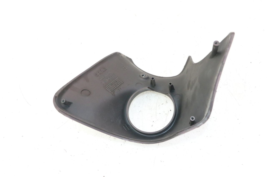 photo de FRONT MIDDLE PANEL  APRILIA SCARABEO GT TOURING 125 (1999 - 2005) - Zoom on usage condition