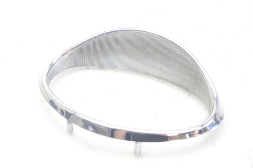 photo de UPPER FRONT FAIRING JUNCTION APRILIA SCARABEO 100 (2003 - 2012) - Zoom on usage condition