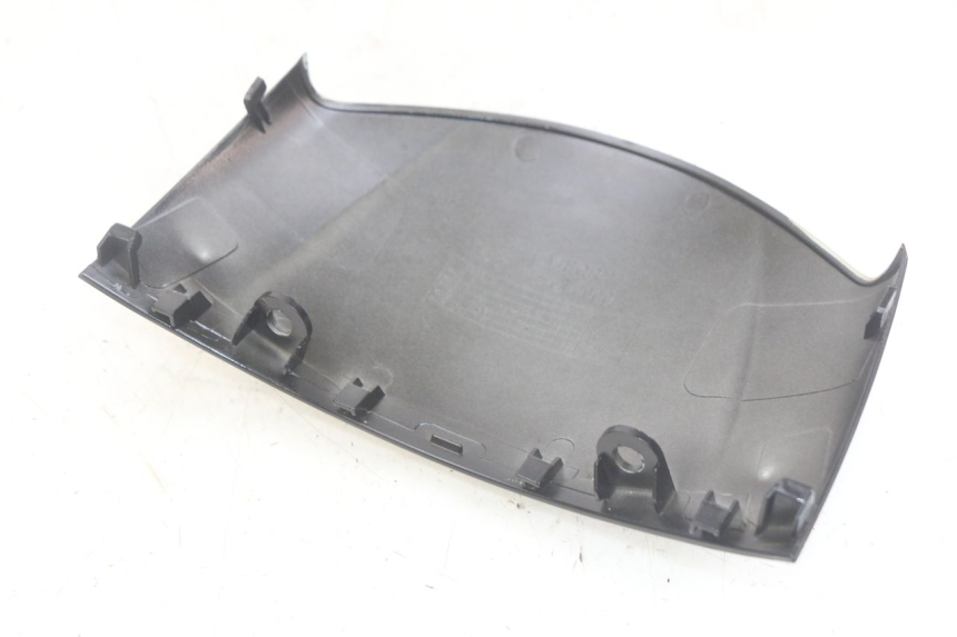 photo de UPPER FRONT FAIRING JUNCTION PEUGEOT TWEET 4T 50 (2018 - 2022) - Zoom on usage condition