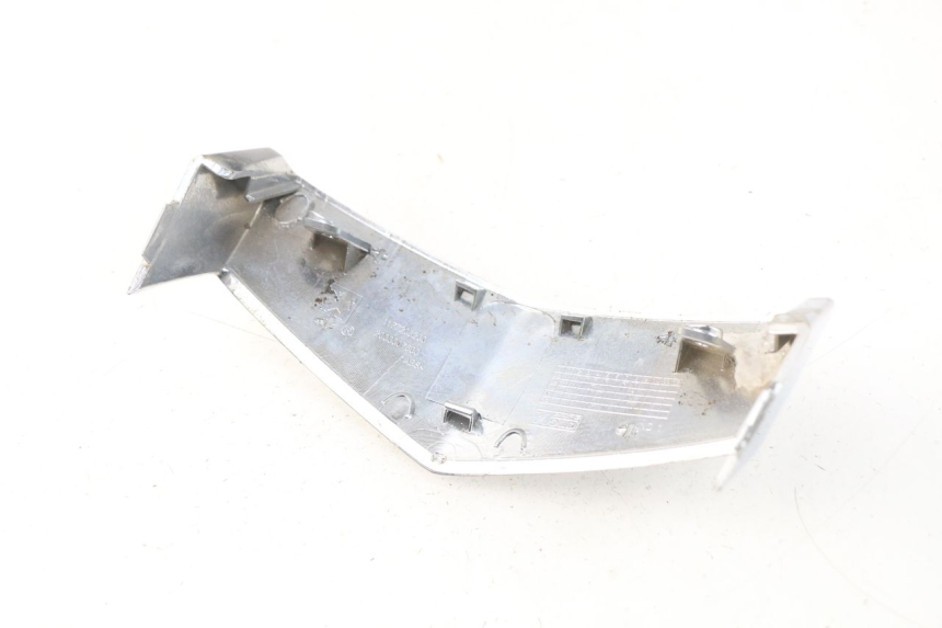 photo de UPPER FRONT FAIRING JUNCTION PEUGEOT VIVACITY NEW 4T 50 (2008 - 2017) - Zoom on usage condition