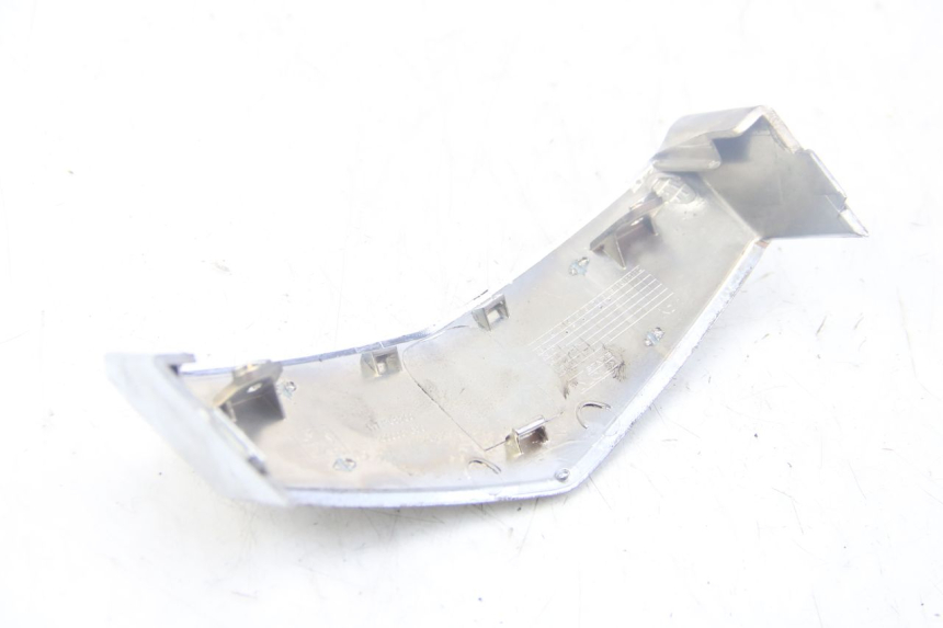 photo de UPPER FRONT FAIRING JUNCTION PEUGEOT VIVACITY NEW 4T 50 (2008 - 2017) - Zoom on usage condition