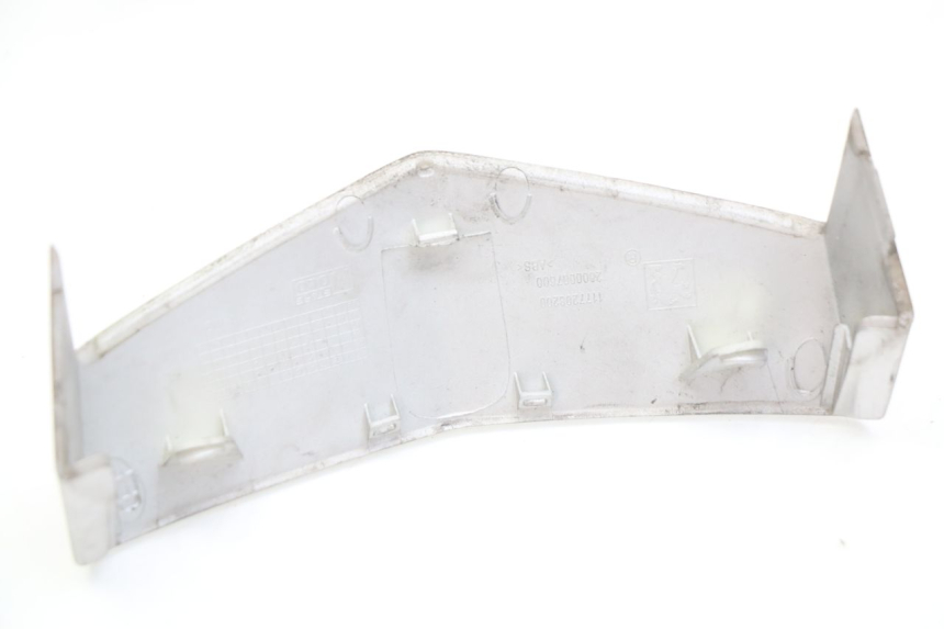 photo de FRONT MIDDLE PANEL  PEUGEOT VIVACITY 125 (2010 - 2017) - Zoom on usage condition