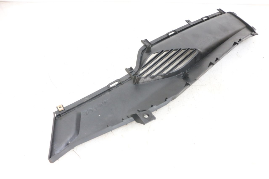 photo de RIGHT FOOTREST BRACKET KYMCO DINK STREET ABS 125 (2011 - 2018) - Alternative perspective