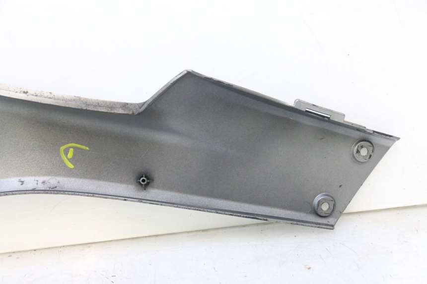 photo de RIGHT MIDDLE FLOOR PANEL GILERA GP 800 (2007 - 2013) - Component zoom
