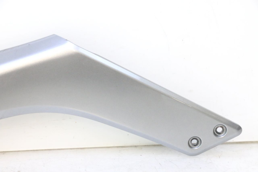 photo de RIGHT MIDDLE FLOOR PANEL GILERA GP 800 (2007 - 2013) - Alternative perspective