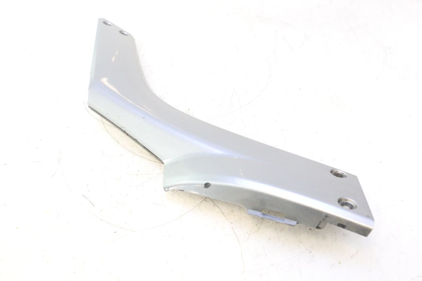 photo de RIGHT MIDDLE FLOOR PANEL GILERA GP 800 (2007 - 2013) - Fixing points details