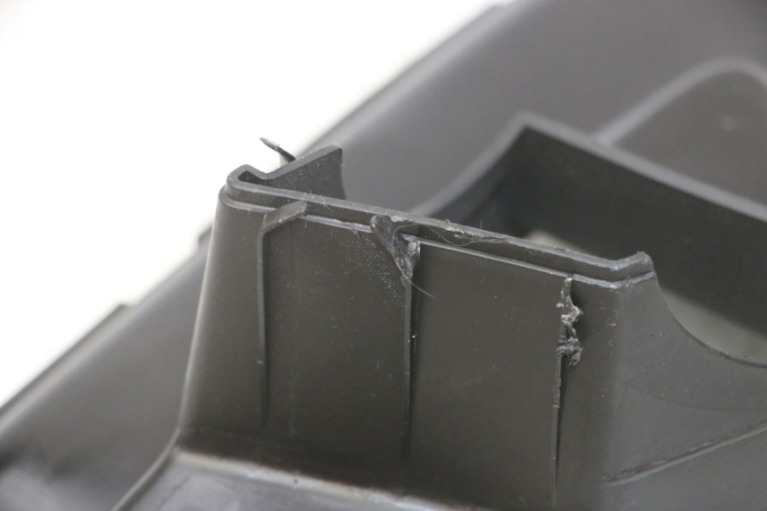 photo de RIGHT MIDDLE FLOOR PANEL PEUGEOT JET FORCE CARBU 50 (2003 - 2016) - Zoom on usage condition