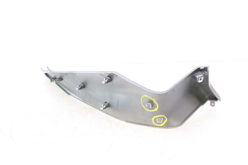 photo de RIGHT MIDDLE FLOOR PANEL PIAGGIO MP3 HPE 530 (2022 - 2026) - Fixing points details