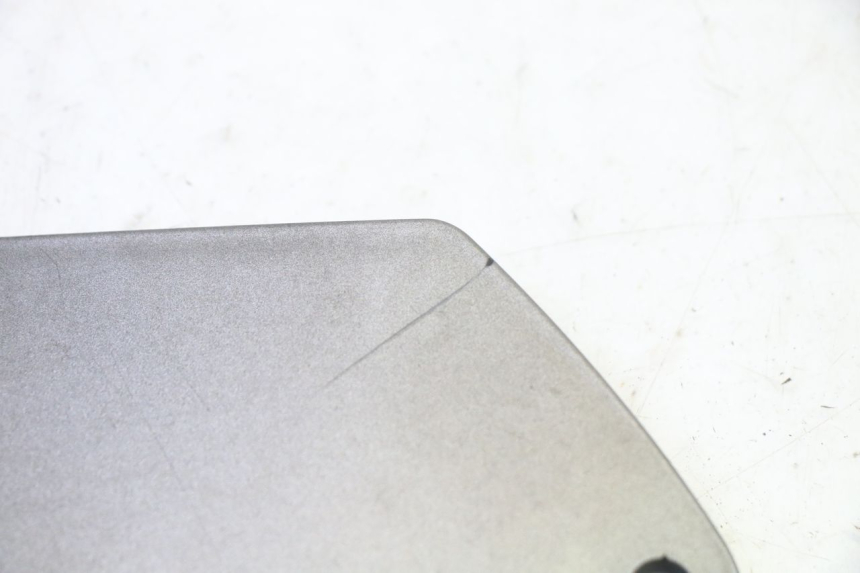 photo de RIGHT FOOTREST BRACKET PIAGGIO MP3 125 (2006 - 2014) - Component detail