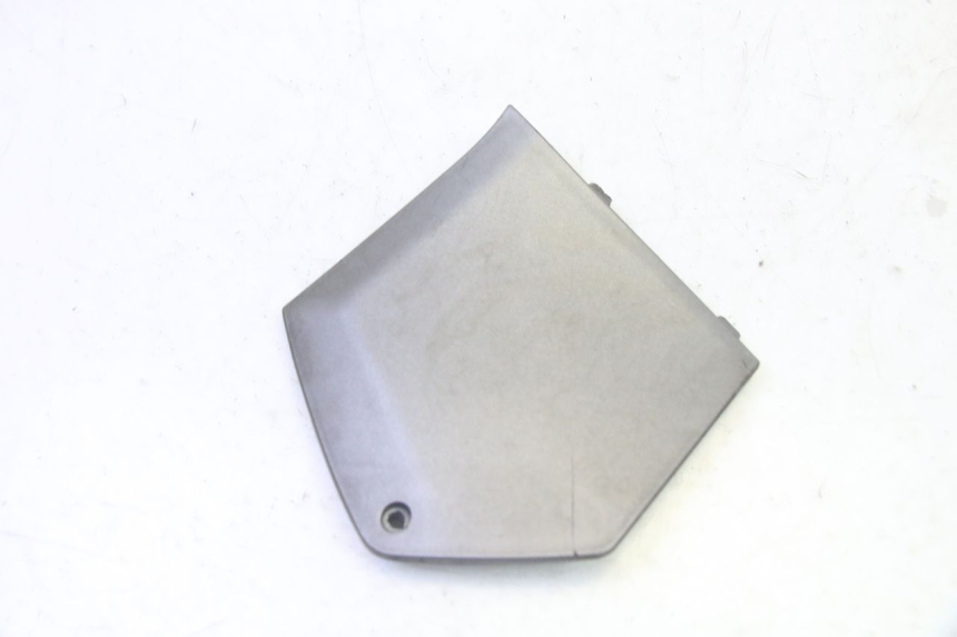 photo de RIGHT FOOTREST BRACKET PIAGGIO MP3 125 (2006 - 2014) - Zoom on usage condition