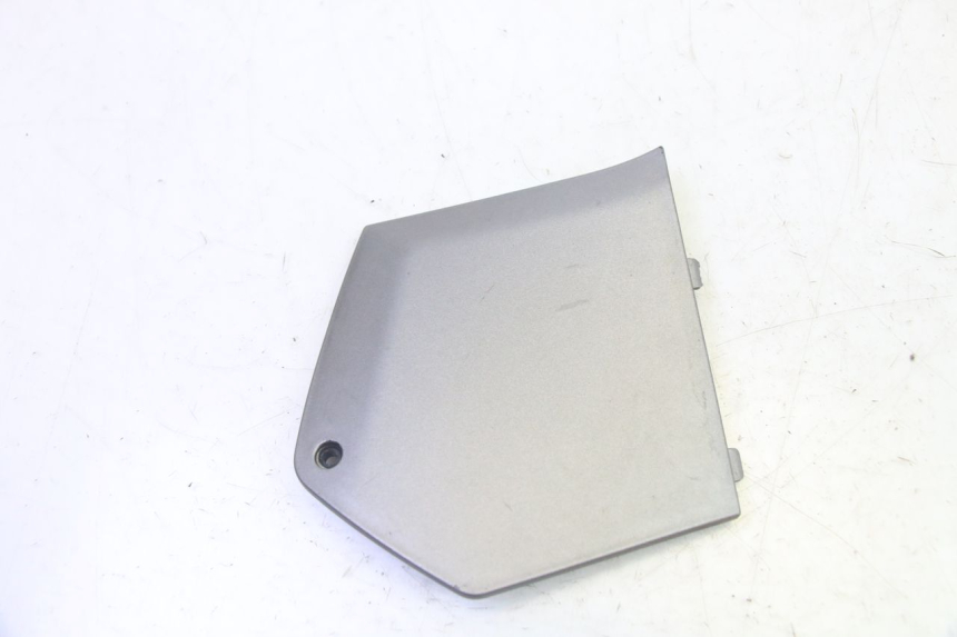 photo de RIGHT FOOTREST BRACKET PIAGGIO MP3 125 (2006 - 2014) - Component detail