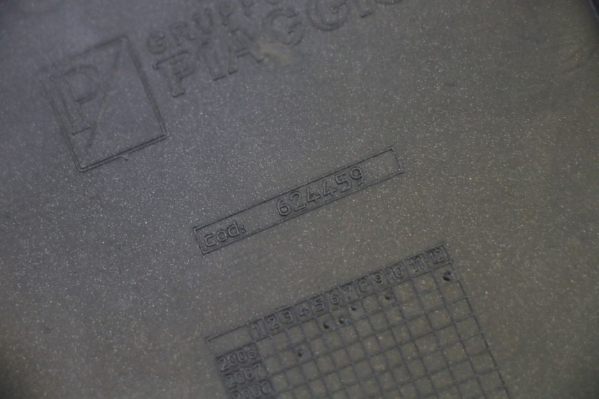 photo de RIGHT FOOTREST BRACKET PIAGGIO MP3 125 (2006 - 2014) - Technical close-up