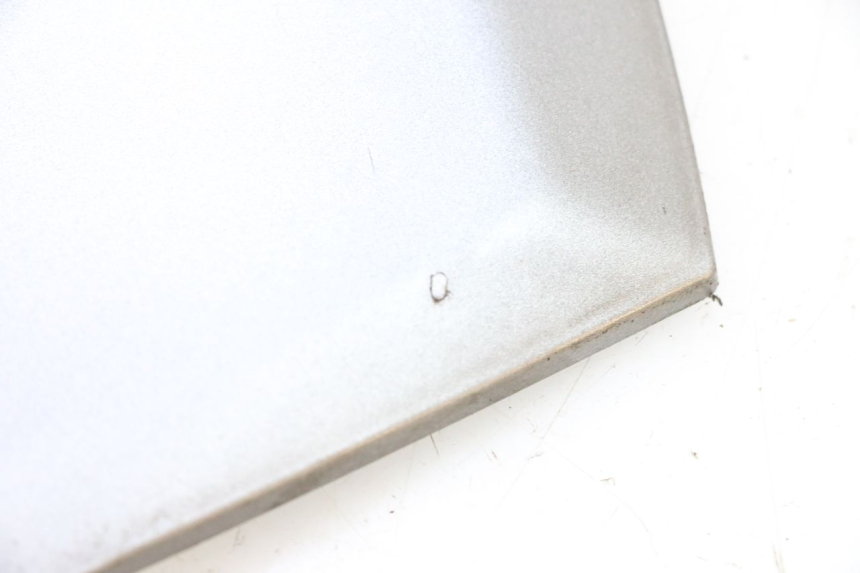 photo de RIGHT FOOTREST BRACKET PIAGGIO MP3 125 (2006 - 2014) - Zoom on usage condition