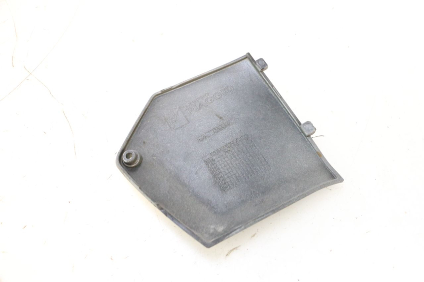 photo de RIGHT FOOTREST BRACKET PIAGGIO MP3 125 (2006 - 2014) - Technical close-up