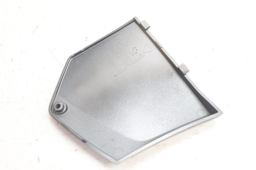 photo de RIGHT MIDDLE FLOOR PANEL PIAGGIO MP3 500 (2016 - 2018) - Zoom on usage condition