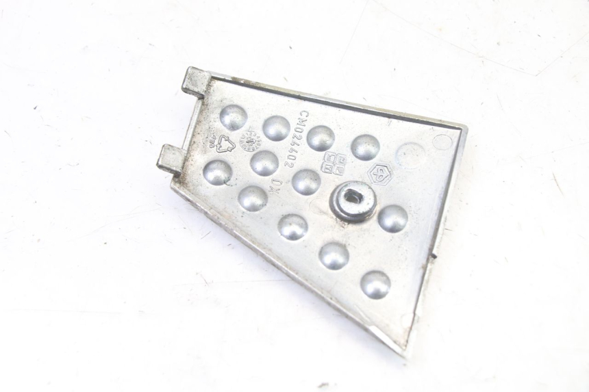 photo de RIGHT MIDDLE FLOOR PANEL PIAGGIO X8 125 (2004 - 2007) - Alternative perspective