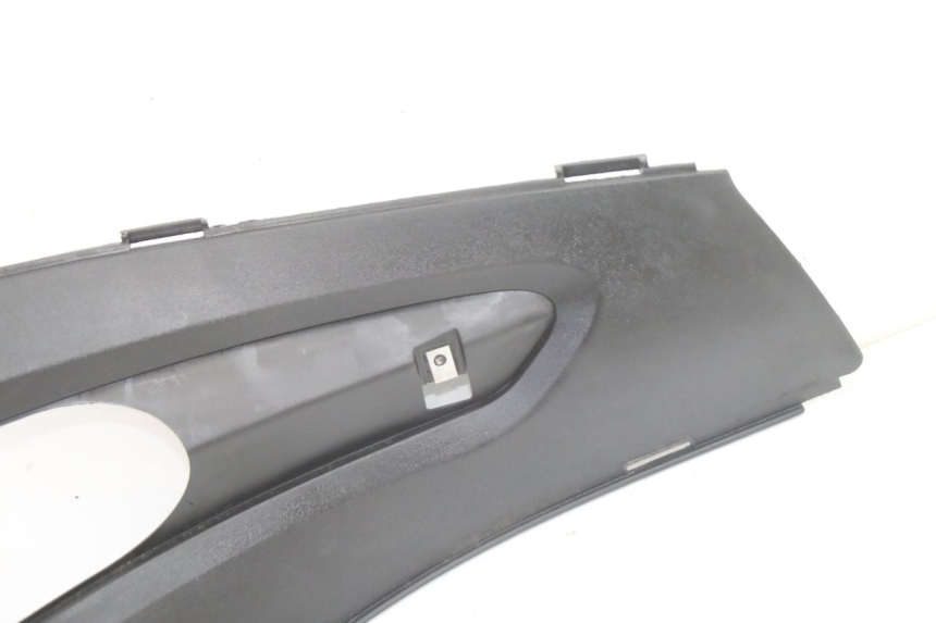 photo de RIGHT MIDDLE FLOOR PANEL GILERA RUNNER SP 50 (2006 - 2008) - Zoom on usage condition