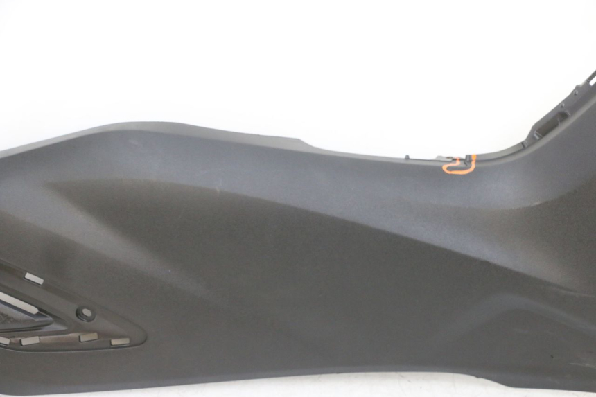 photo de RIGHT MIDDLE FLOOR PANEL YAMAHA TRICITY 300 (2020 - 2024) - Supplementary product photo