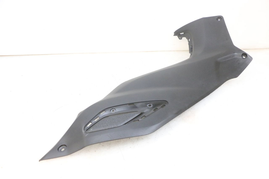 photo de RIGHT MIDDLE FLOOR PANEL YAMAHA TRICITY 300 (2020 - 2024) - Surface and material condition