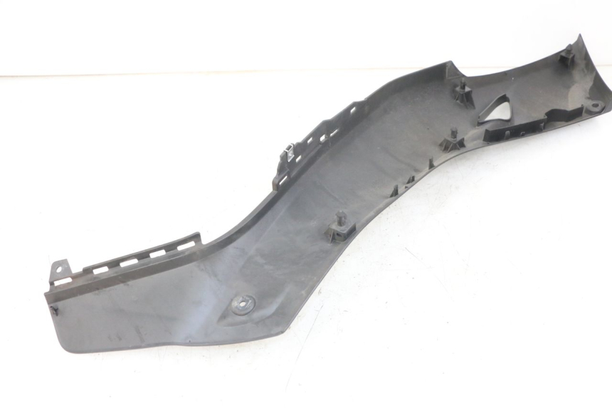 photo de RIGHT FOOTREST BRACKET YAMAHA XMAX X-MAX ABS 125 (2017 - 2020) - Technical close-up