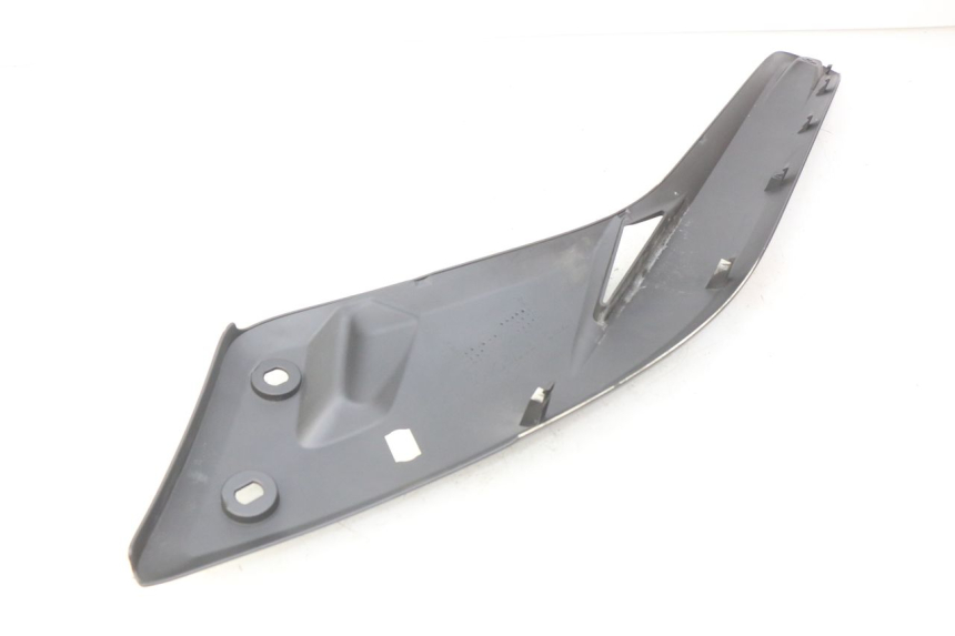 photo de RIGHT FOOTREST BRACKET YAMAHA X-MAX XMAX 125 (2010 - 2013) - Alternative perspective