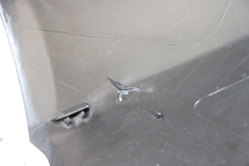 photo de RIGHT MIDDLE FLOOR PANEL YAMAHA XMAX X-MAX 125 (2021 - 2025) - Component detail