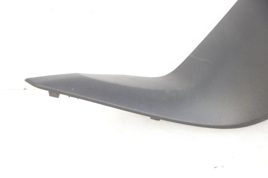 photo de RIGHT MIDDLE FLOOR PANEL YAMAHA XMAX X-MAX 125 (2021 - 2025) - Product overview