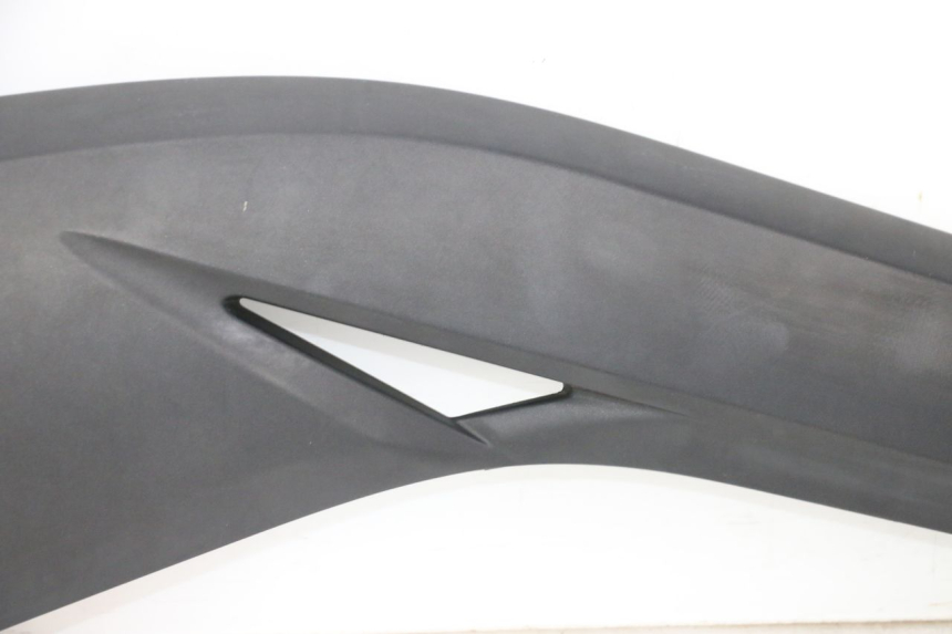 photo de RIGHT FOOTREST BRACKET YAMAHA X-MAX XMAX 125 (2010 - 2013) - Distinctive features