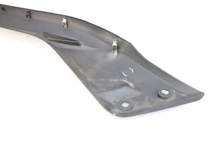 photo de RIGHT FOOTREST BRACKET YAMAHA X-MAX XMAX 125 (2010 - 2013) - Technical close-up