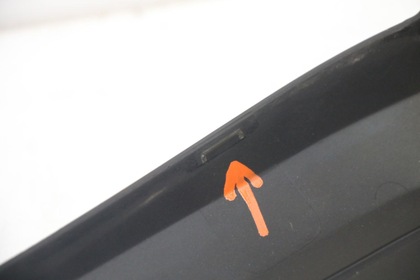 photo de RIGHT MIDDLE FLOOR PANEL YAMAHA YP X-MAX XMAX 400 (2014 - 2017) - Surface and material condition