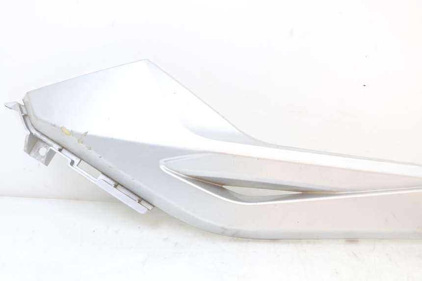 photo de LEFT MIDDLE FLOOR PANEL LONGJIA EASY MAX 125 (2020 - 2024) - Zoom on usage condition