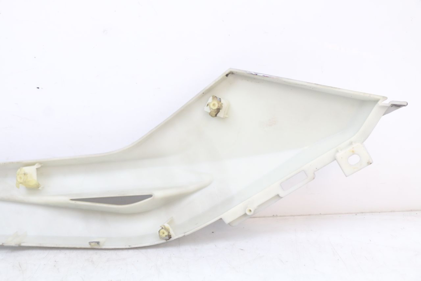 photo de LEFT MIDDLE FLOOR PANEL LONGJIA EASY MAX 125 (2020 - 2024) - Fixing points details