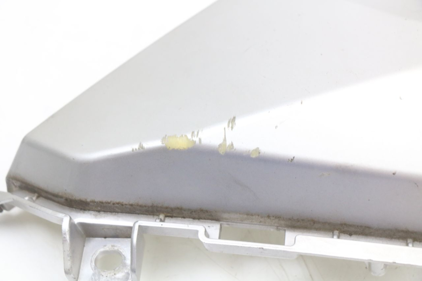 photo de LEFT MIDDLE FLOOR PANEL LONGJIA EASY MAX 125 (2020 - 2024) - Surface and material condition