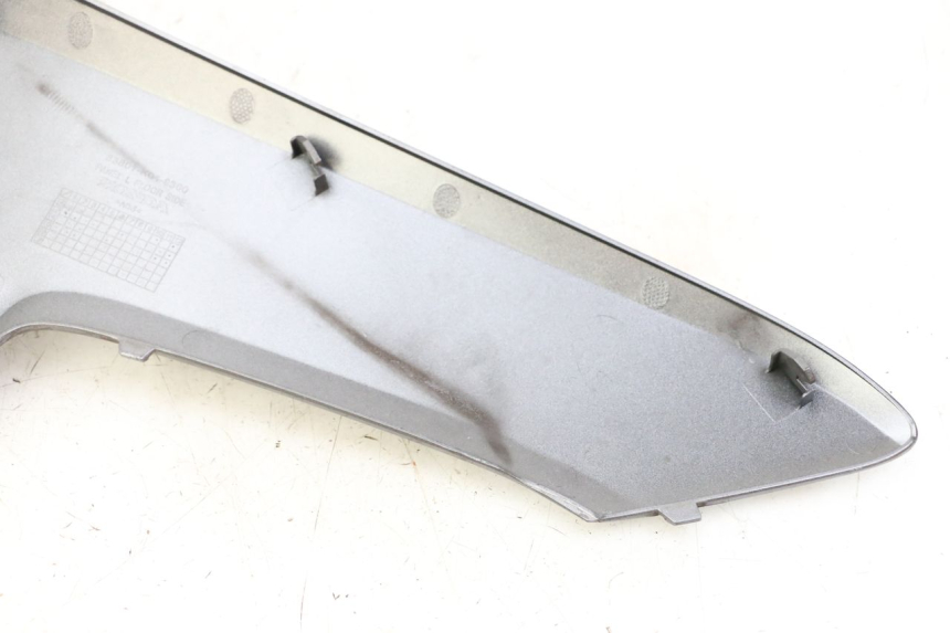photo de LEFT MIDDLE FLOOR PANEL HONDA FORZA ABS 300 (2013 - 2017) - Technical close-up