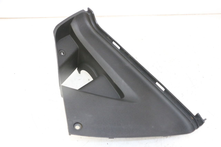 photo de LEFT MIDDLE FLOOR PANEL PEUGEOT JET FORCE CARBU 50 (2003 - 2016) - Fixing points details